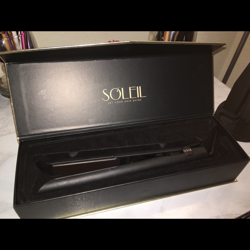 Black Soleil Flat Iron 💆🏽‍♀️
